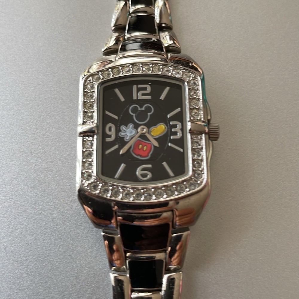 Authentic Disney Parks Ladies Mickey Mouse Watch Bracelet Strap Rhinestone Rim